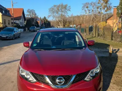 Gebraucht Nissan Qashqai Visia 116 PS (85 kW) 2015 Rot SUV