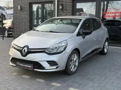Gebraucht Renault Clio IV LIMITED Deluxe 90 PS (66 kW) 2018 Silber Kleinwagen