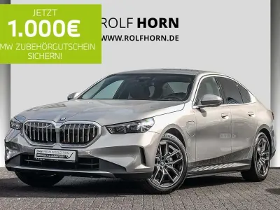 Gebraucht BMW 530e Comfort Edition 299 PS (219 kW) 2024 Oxide grey ii metallic Limousine