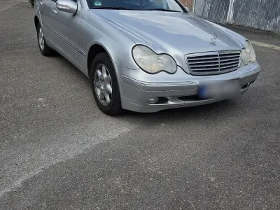Gebraucht Mercedes C180 Elegance 129 PS (94 kW) 2001 Silber Limousine