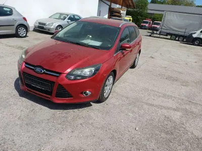 Używany Ford Focus Titanium 140 KM (102 kW) 2011 Czerwony Kombi
