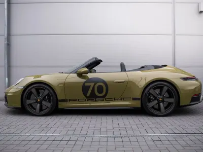 Neu Porsche 992 485 PS (356 kW) 2025 Grün Cabrio