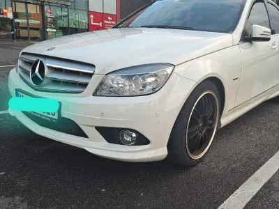 Gebraucht Mercedes C180 156 PS (114 kW) 2011 Weiß Limousine