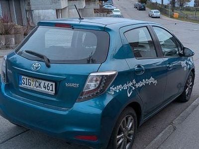 Gebraucht Toyota Yaris Edition 99 PS (72 kW) 2014 Blau Kleinwagen