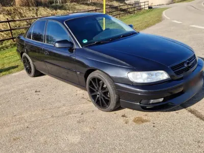 Begagnad Opel Omega 145 HK (106 kW) 2003 Svart Sedan