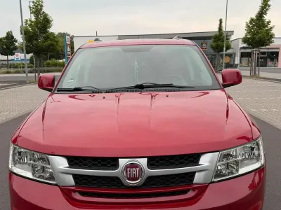 Gebraucht Fiat Freemont 170 PS (125 kW) 2013 Rot SUV