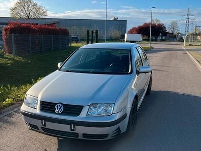 Gebraucht VW Bora 101 PS (74 kW) 1999 Silber Limousine