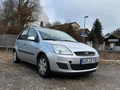 Grau Gebraucht 2007 Ford Fiesta Kleinwagen | 1.299 € (Fairer Preis)