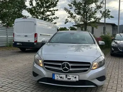 Gebraucht Mercedes A180 122 PS (89 kW) 2013 Silber Kleinwagen