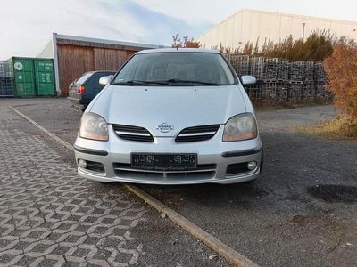 Nissan Almera Tino