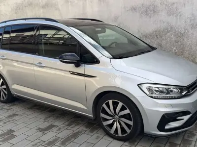 Gebraucht VW Touran R-line 150 PS (110 kW) 2018 Reflexsilber metallic Van / Kleinbus