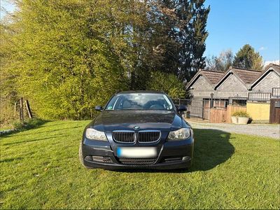 Gebraucht BMW 320 150 PS (110 kW) 2006 Blau Kombi