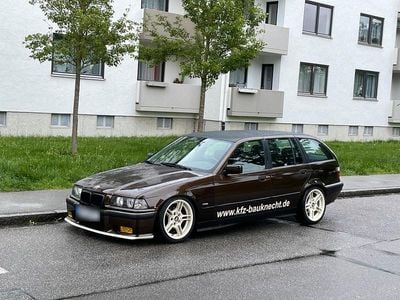 Usata BMW 323 170 CV (125 kW) 1997 Marrone Station wagon