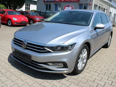 Gebraucht VW Passat 150 PS (110 kW) 2022 Grau Kombi