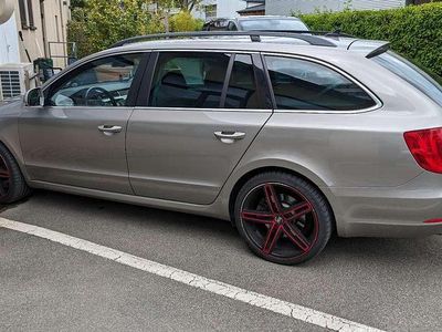 Gebraucht Skoda Superb Ambition 260 PS (191 kW) 2012 Grau Kombi