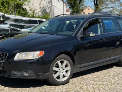 Second-hand Volvo V70 Kinetic 136 CP (100 kW) 2008 Negru Break