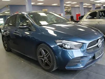 Gebraucht Mercedes B180 AMG line 136 PS (100 kW) 2020 Blau Kleinwagen