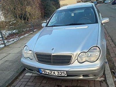 Gebraucht Mercedes 200 116 PS (85 kW) 2003 Silber Limousine