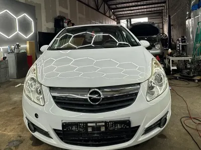 Gebraucht Opel Corsa 90 PS (66 kW) 2009 Weiß Kleinwagen