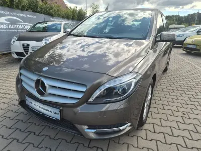 Gebraucht Mercedes B180 122 PS (89 kW) 2013 Grau Kleinwagen
