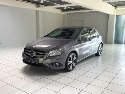 Gebraucht Mercedes A180 122 PS (89 kW) 2013 Grau Limousine