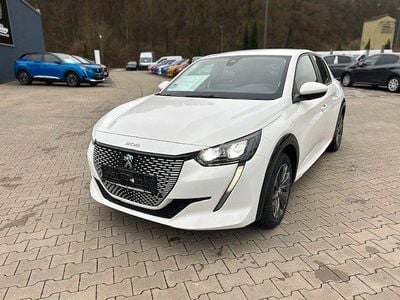 Weiß Gebraucht 2020 Peugeot e-208 Active Kleinwagen | 15.790 € (Teuer)