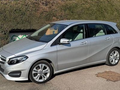 Gebraucht Mercedes B180 Urban 122 PS (89 kW) 2016 Silber Van / Kleinbus