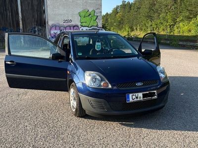 gebraucht Ford Fiesta V mit TÜV 8Fach Bereift.