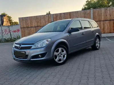 Gebraucht Opel Astra 105 PS (77 kW) 2008 Grau Kombi