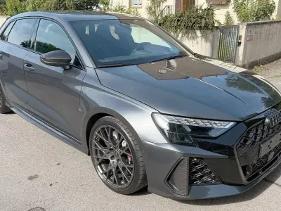 Gebraucht Audi RS3 Sport 400 PS (294 kW) 2024 Grau Limousine