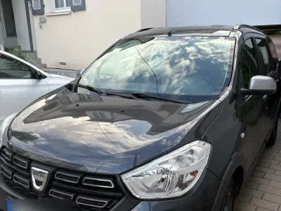 Gebraucht Dacia Lodgy Stepway 115 PS (84 kW) 2017 Grau Van / Kleinbus