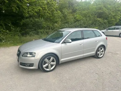 Gebraucht Audi A3 Attraction 102 PS (75 kW) 2010 Silber Kleinwagen