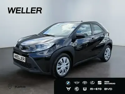 Gebraucht Toyota Aygo Play 72 PS (52 kW) 2024 Night time black (schwarz) Kleinwagen