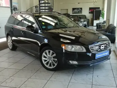 Gebraucht Volvo V70 Momentum 181 PS (133 kW) 2014 Black sapphire Kombi