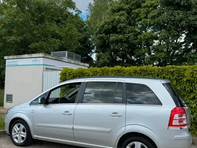Gebraucht Opel Zafira 102 PS (75 kW) 2011 Silber Van / Kleinbus