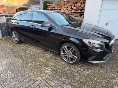 Gebraucht Mercedes CLA180 Shooting Brake Urban 122 PS (89 kW) 2017 Schwarz Kombi