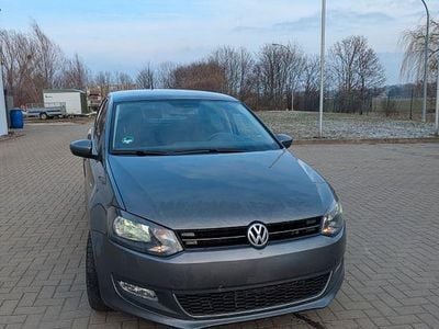 Grau Gebraucht 2013 VW Polo Life Limousine | 5.600 € (Guter Preis)