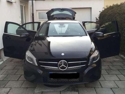Gebraucht Mercedes A180 122 PS (89 kW) 2015 Schwarz Limousine