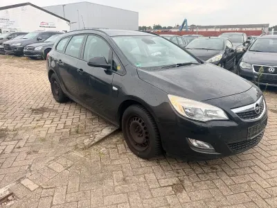 Gebraucht Opel Astra 120 PS (88 kW) 2012 Schwarz Kombi
