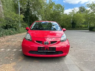 Gebraucht Toyota Aygo 68 PS (50 kW) 2005 Rot Kleinwagen