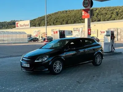 Gebraucht Opel Astra GTC Edition 140 PS (102 kW) 2009 Schwarz Limousine