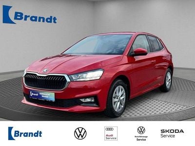 Velvetrot metallic (metallic) Gebraucht 2024 Skoda Fabia Selection Kleinwagen | 17.490 € (Guter Preis)