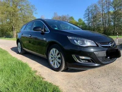Usata Opel Astra Innovation 165 CV (121 kW) 2012 Nero Station wagon