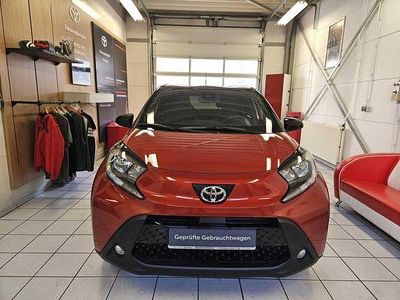 Gebraucht Toyota Aygo X Basis 72 PS (52 kW) 2024 Chili red perleffekt/ night sky black SUV