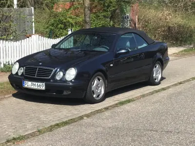 Gebraucht Mercedes CLK230 193 PS (141 kW) 1999 Blau Cabrio