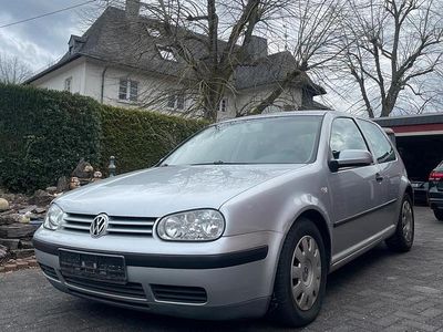 Usata VW Golf IV 75 CV (55 kW) 2002 Argento Berlina