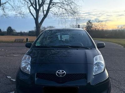 Schwarz Gebraucht 2010 Toyota Yaris Kleinwagen | 5.000 € (Etwas zu teuer)