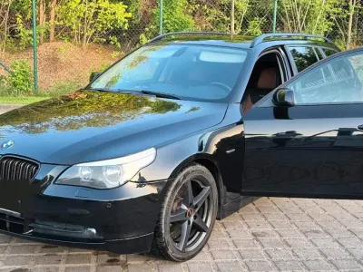 Gebraucht BMW 523 176 PS (129 kW) 2005 Schwarz Kombi