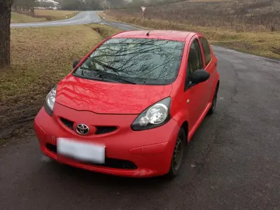 Brugt Toyota Aygo 63 HK (46 kW) 2006 Rød Hatchback