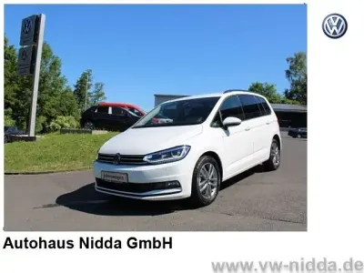 Gebraucht VW Touran 150 PS (110 kW) 2026 Weiß Van / Kleinbus